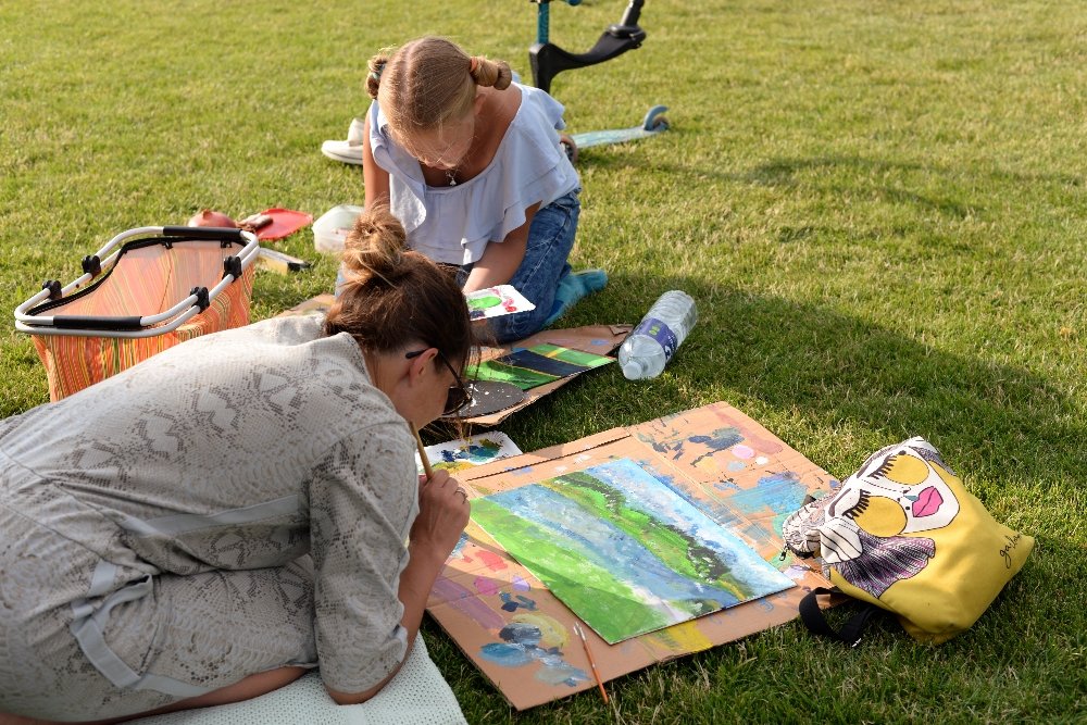 Moterų erdvės vertybė - bendrystė.