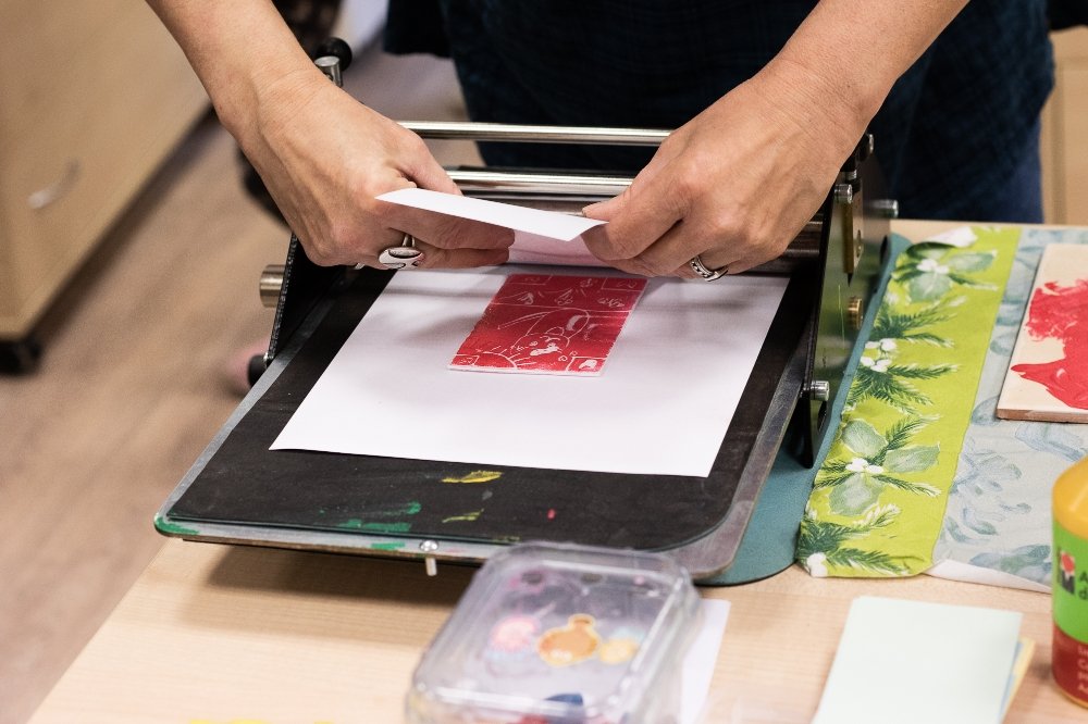 Moterų bendruomenė Kaune, bendrystė, veiklos moterims. Moterų erdvės.